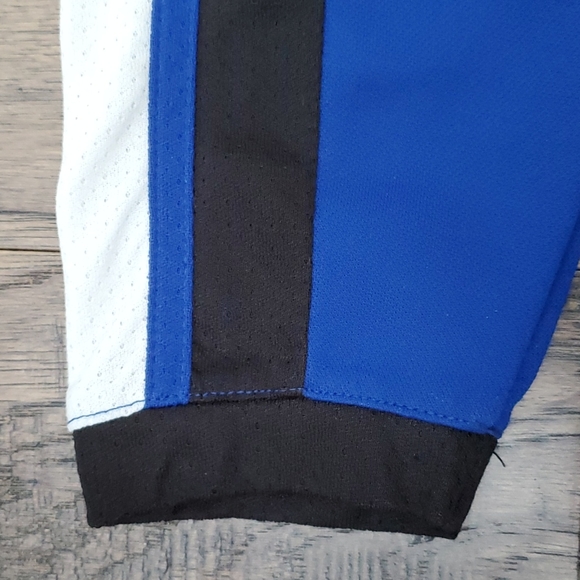 Toddler Toronto Maple Leafs Jersey - Picture 4 of 12